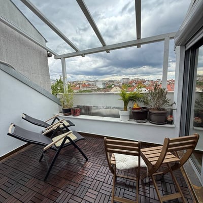 Rental of a two-story 3-room apartment with a city view, 90 m², central Belgrade, Serbia